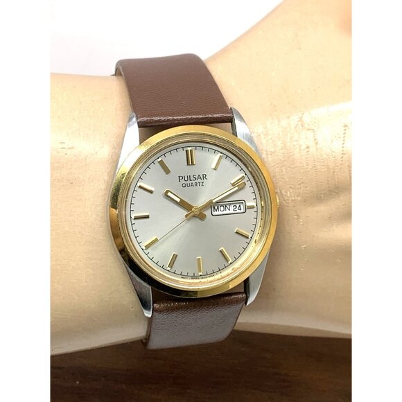 Pulsar Men's Watch V533-8A50 Vintage Quartz Silver Dial Day Date Brown Leather - Picture 11 of 14